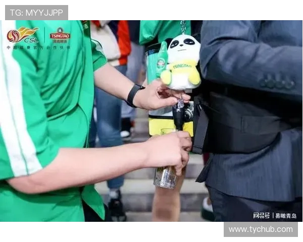 青岛啤酒与申花足球携手合作推出限量联名款 共庆足球激情与品牌传承